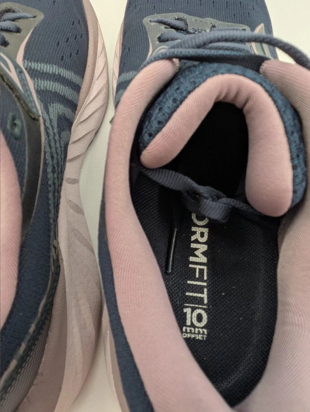 Saucony Triumph 22 Running Shoes in Navy/Dusk Women's 9.5